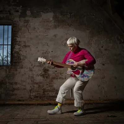 WALLIS BIRD (IE)